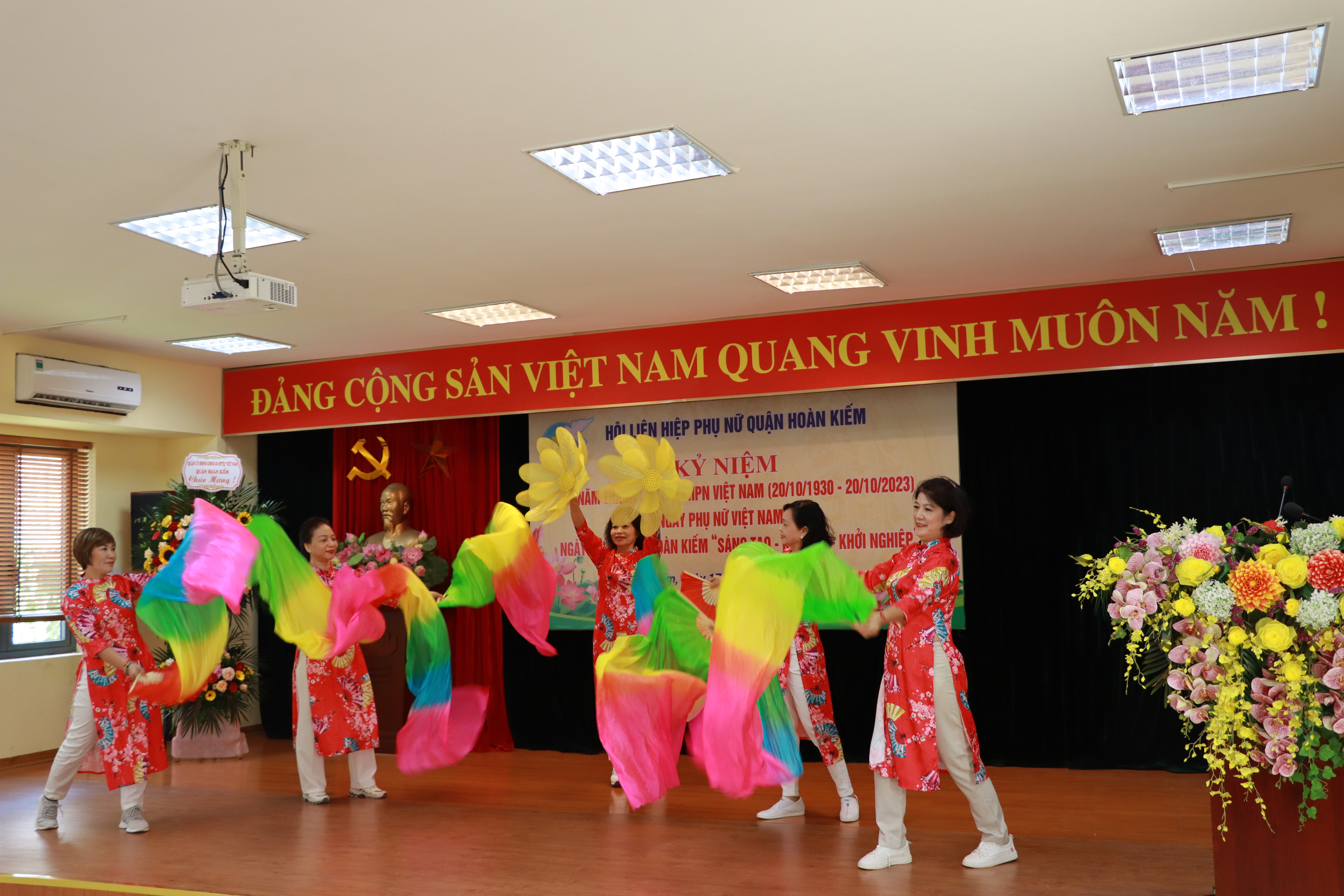 Sôi nổi Ngày hội Phụ nữ Hoàn Kiếm sáng tạo khởi nghiệp năm 2023 - ảnh 10