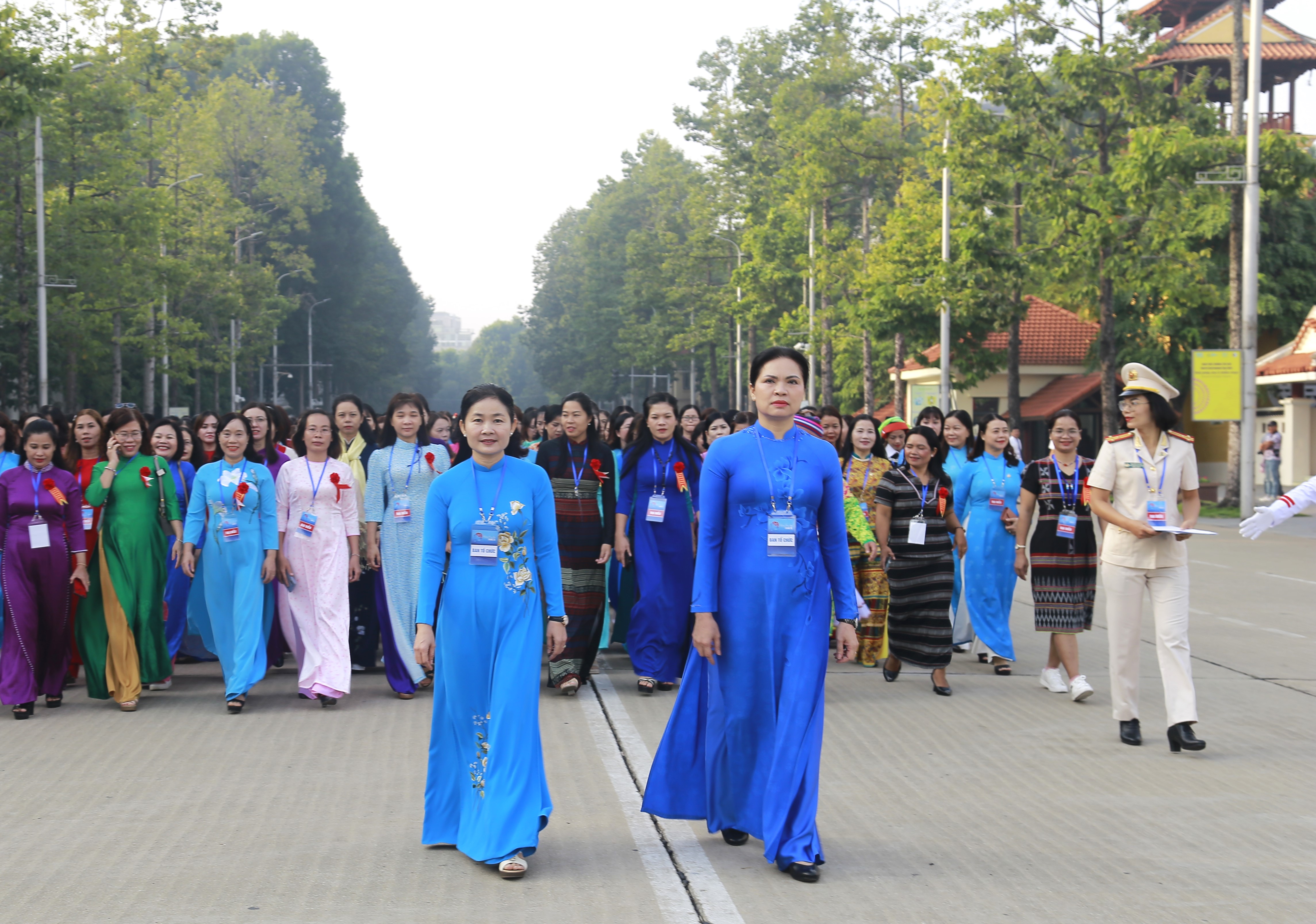 Đoàn Đại biểu Chủ tịch Hội Phụ nữ cơ sở giỏi toàn quốc báo công dâng Bác - ảnh 5
