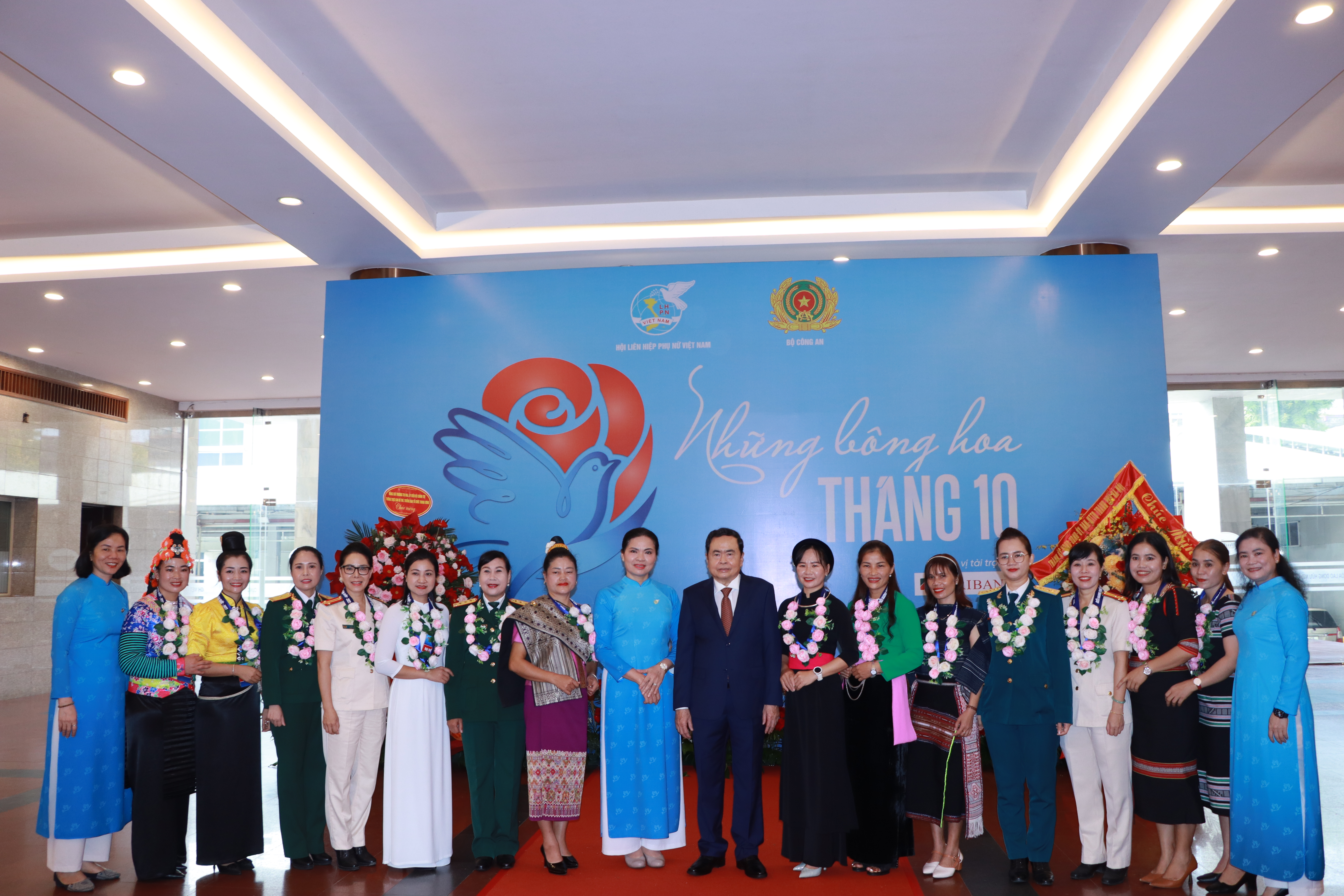 Ở bất cứ cương vị nào, phụ nữ cũng phát huy được bản lĩnh, ý chí, nghị lực, lòng nhân ái - ảnh 1