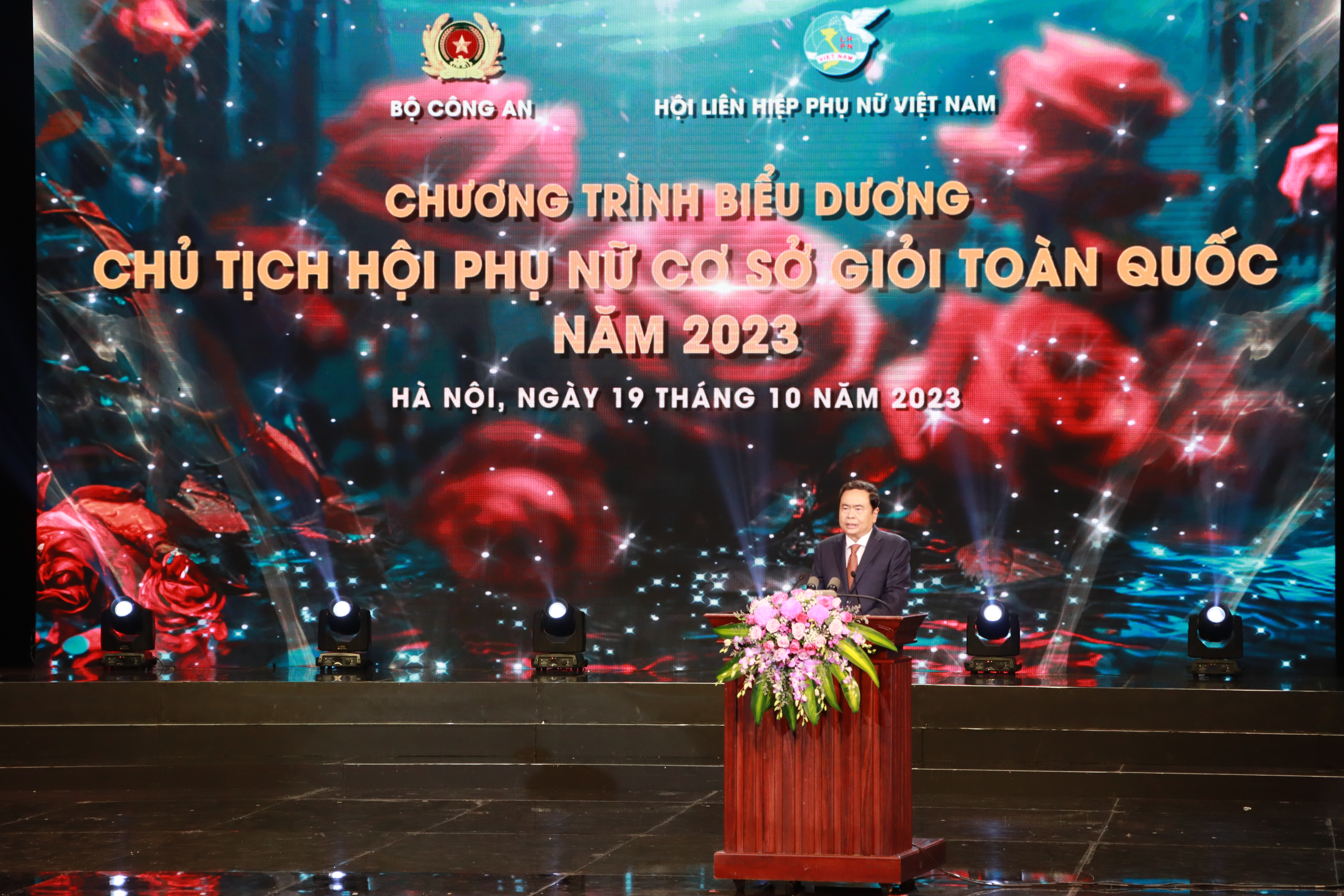 Ở bất cứ cương vị nào, phụ nữ cũng phát huy được bản lĩnh, ý chí, nghị lực, lòng nhân ái - ảnh 5