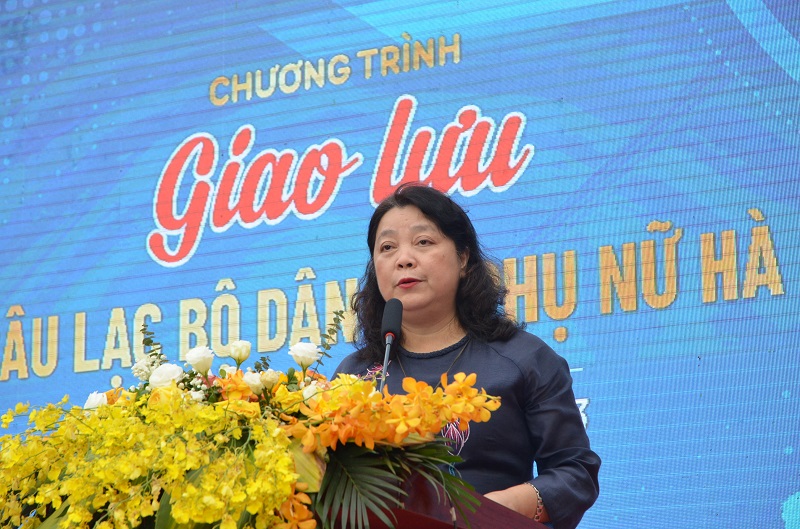 Hơn 600 hội viên phụ nữ của 12 Câu lạc bộ Dân vũ tham gia trình diễn dân vũ với áo dài - ảnh 1