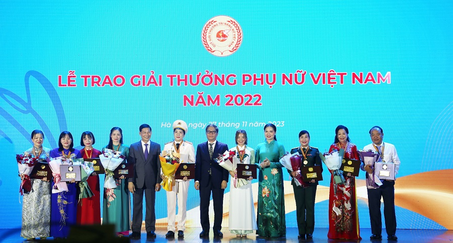 Trao giải cho 7 tập thể và 19 cá nhân tiêu biểu xuất sắc năm 2022 và 2023 - ảnh 4