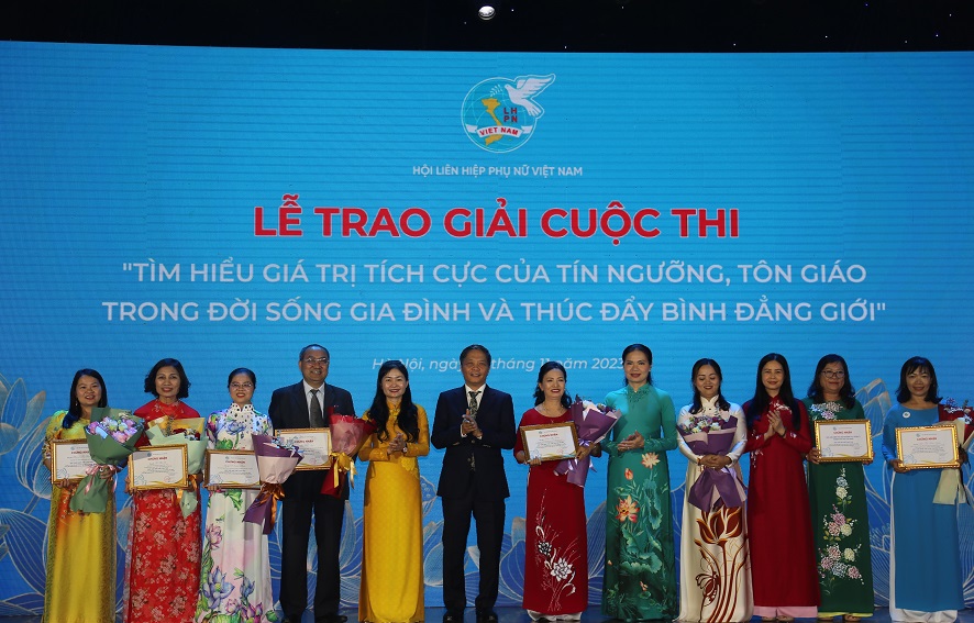 Trao giải cho 7 tập thể và 19 cá nhân tiêu biểu xuất sắc năm 2022 và 2023 - ảnh 6