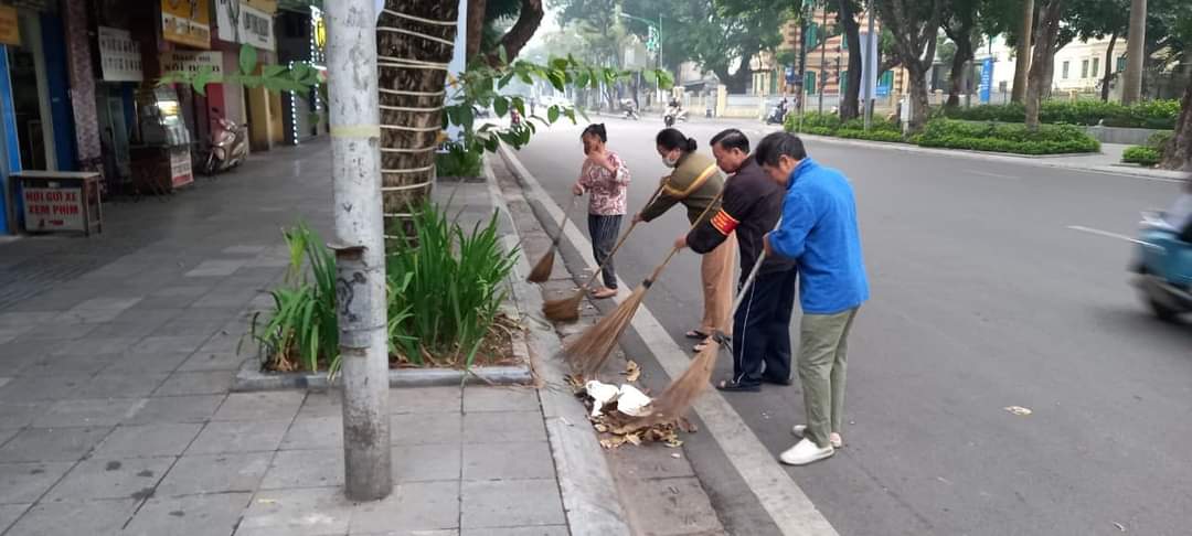 Phụ nữ Thủ đô thực hiện trật tự an toàn giao thông - ảnh 2