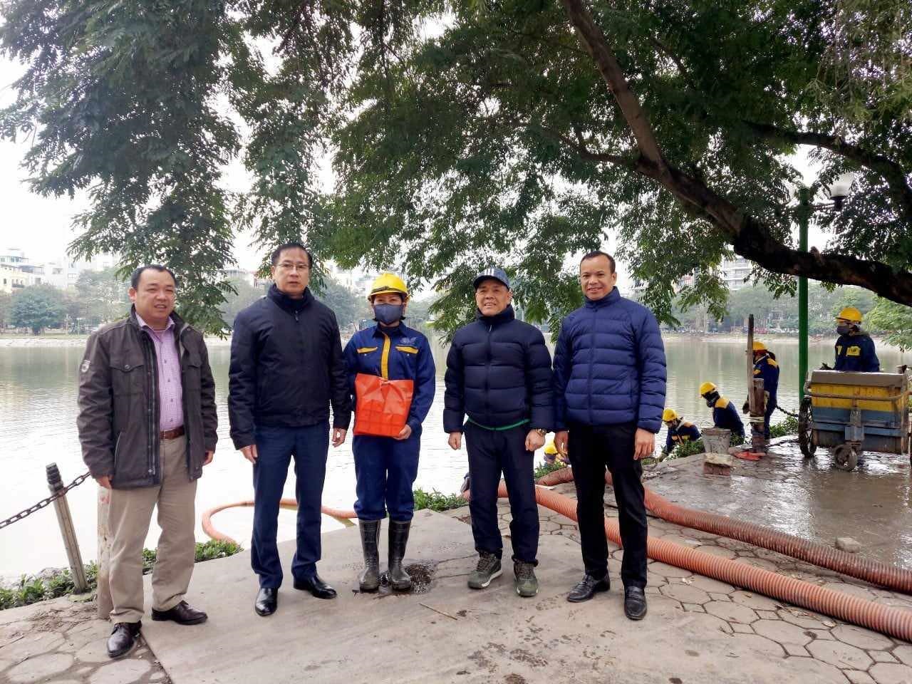 Những người làm đẹp Thủ đô trong những ngày giá rét - ảnh 3