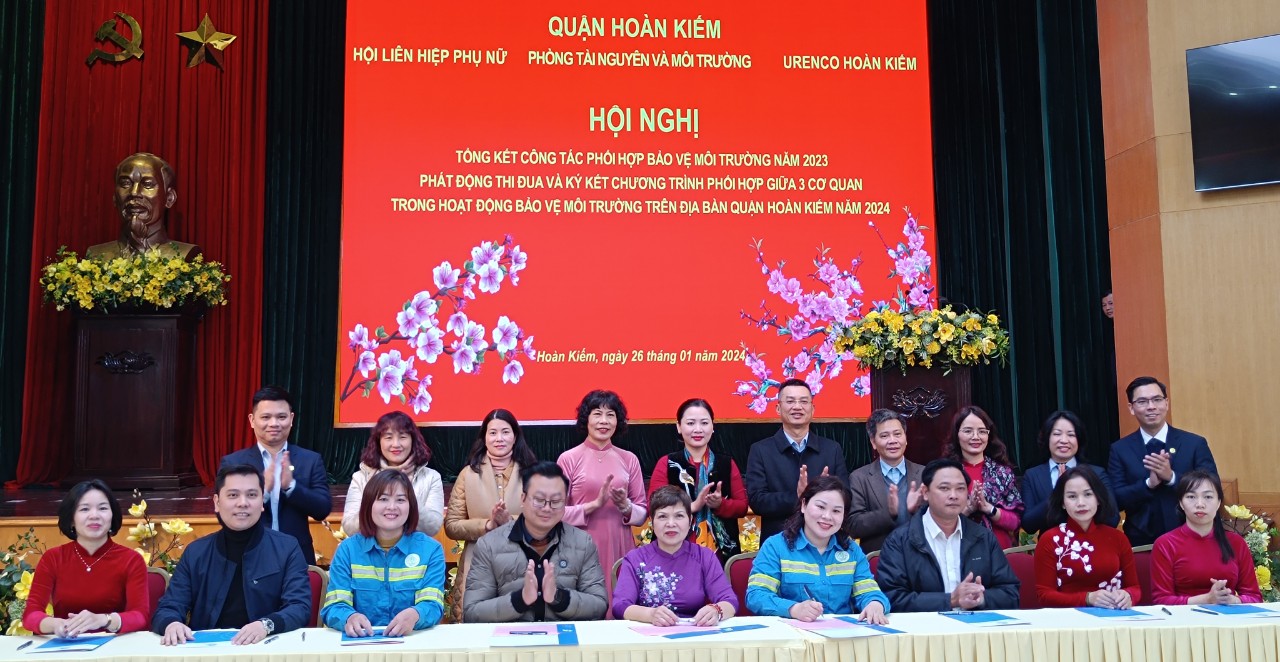 Quận Hoàn Kiếm ký kết giao ước thi đua trong công tác bảo vệ môi trường năm 2024 - ảnh 6