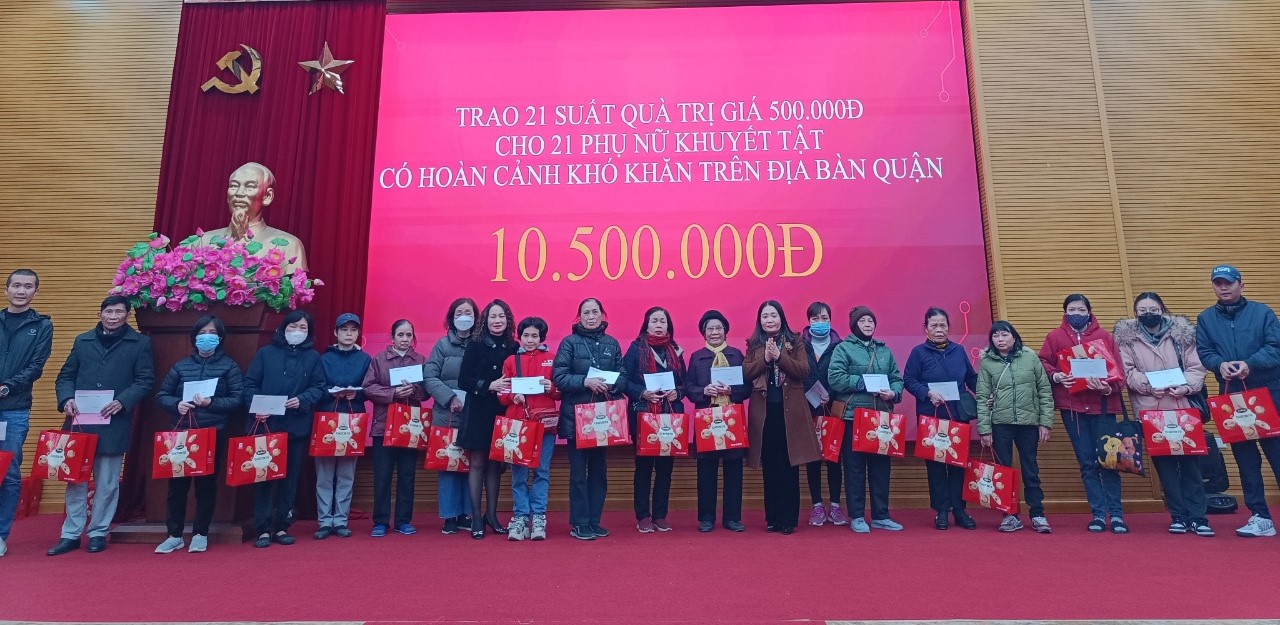Hội LHPN quận Đống Đa trao gần 200 suất quà Tết cho phụ nữ, trẻ em có hoàn cảnh khó khăn - ảnh 6