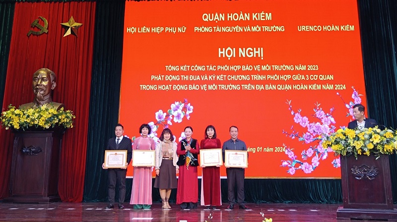 Quận Hoàn Kiếm ký kết giao ước thi đua trong công tác bảo vệ môi trường năm 2024 - ảnh 8