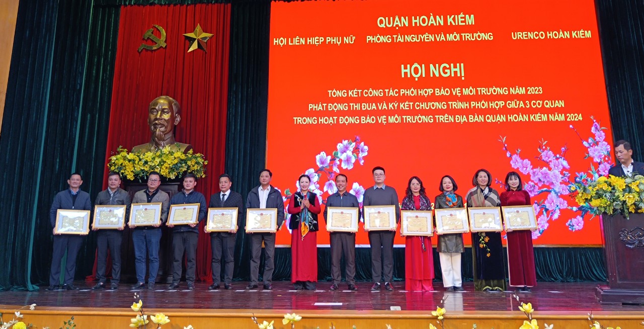 Quận Hoàn Kiếm ký kết giao ước thi đua trong công tác bảo vệ môi trường năm 2024 - ảnh 9