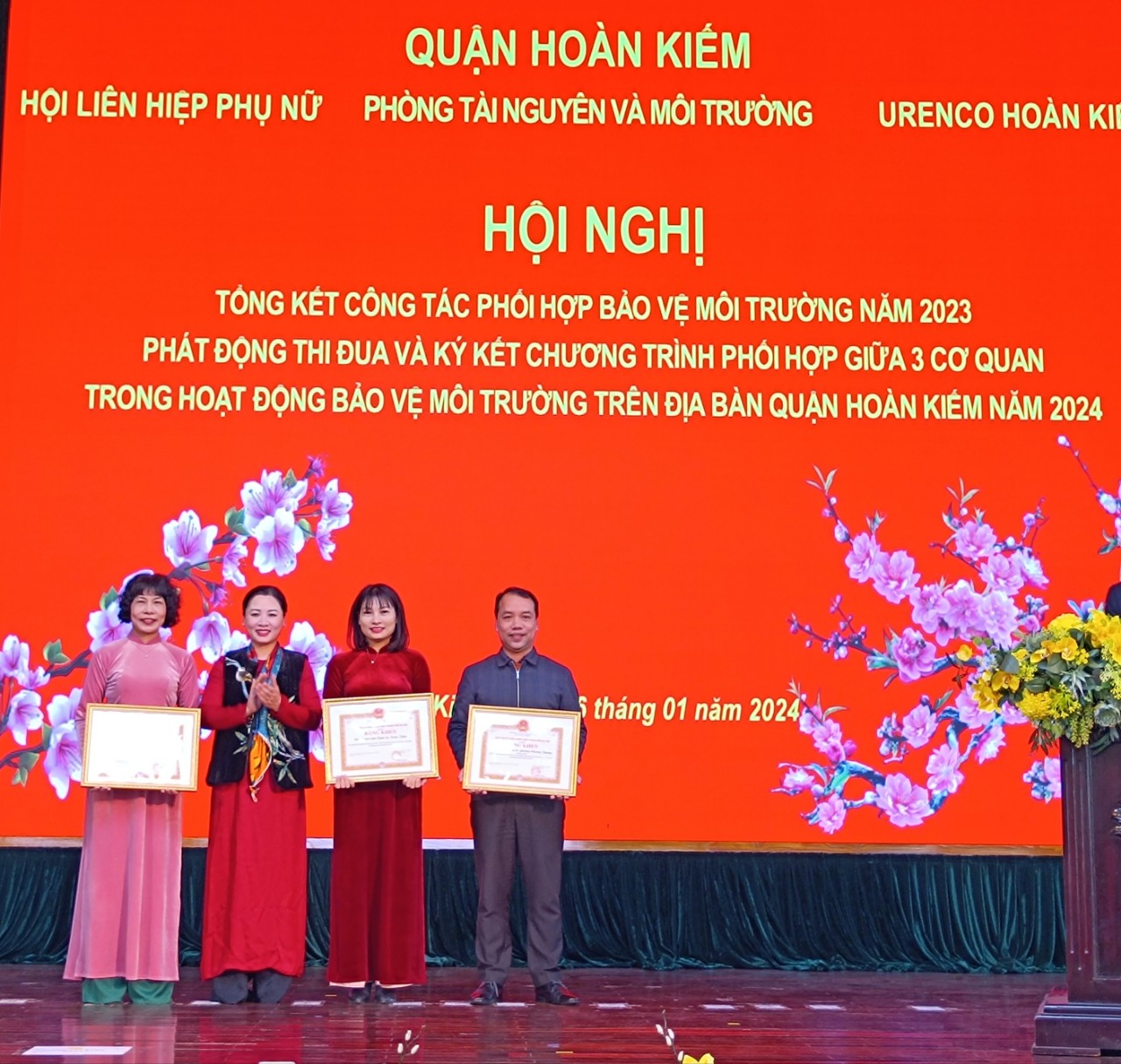 Quận Hoàn Kiếm ký kết giao ước thi đua trong công tác bảo vệ môi trường năm 2024 - ảnh 7