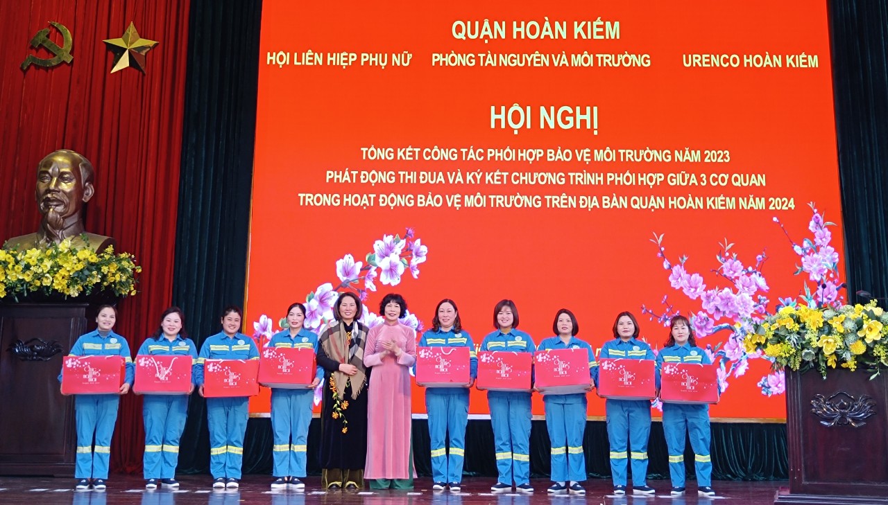 Quận Hoàn Kiếm ký kết giao ước thi đua trong công tác bảo vệ môi trường năm 2024 - ảnh 10
