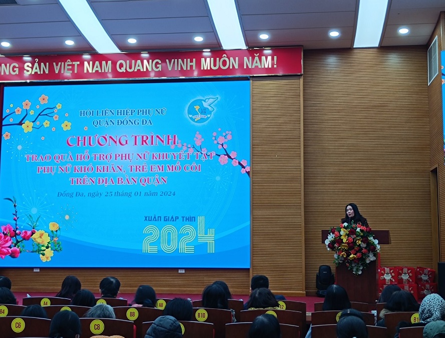 Hội LHPN quận Đống Đa trao gần 200 suất quà Tết cho phụ nữ, trẻ em có hoàn cảnh khó khăn - ảnh 1