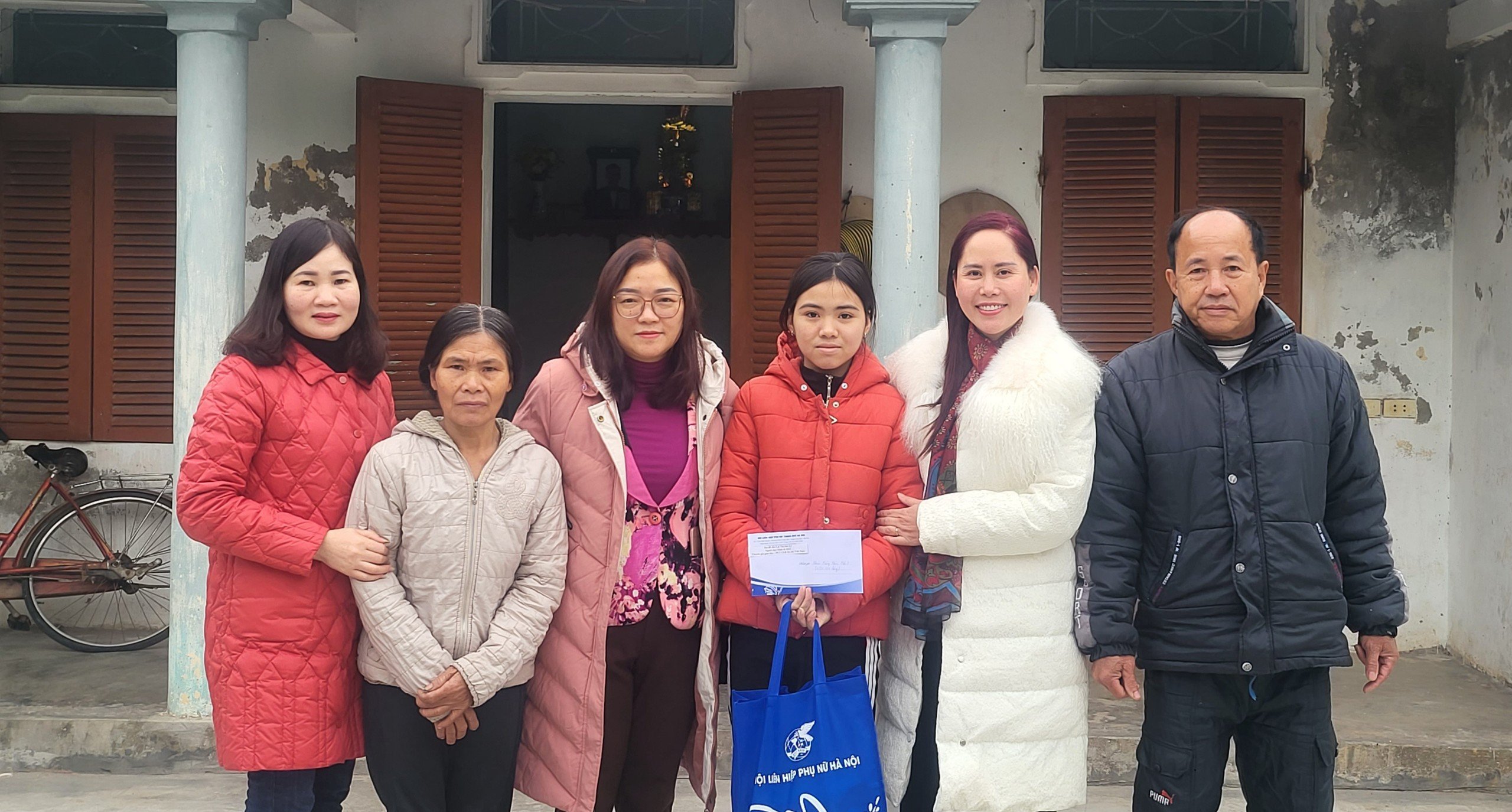 Thăm, tặng quà cho trẻ em mồ côi và phụ nữ có hoàn cảnh khó khăn nhân dịp Tết Nguyên đán Giáp Thìn 2024  - ảnh 2