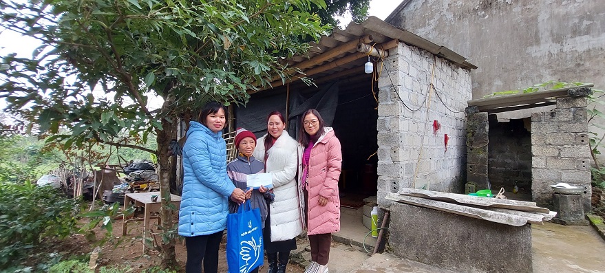 Thăm, tặng quà cho trẻ em mồ côi và phụ nữ có hoàn cảnh khó khăn nhân dịp Tết Nguyên đán Giáp Thìn 2024  - ảnh 5