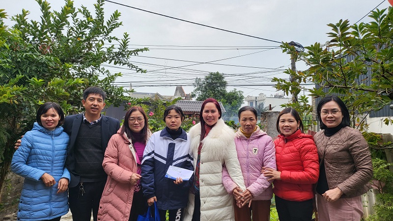 Thăm, tặng quà cho trẻ em mồ côi và phụ nữ có hoàn cảnh khó khăn nhân dịp Tết Nguyên đán Giáp Thìn 2024  - ảnh 4