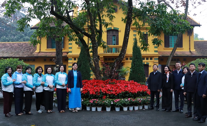 Hội LHPN Hà Nội hưởng ứng Tết trồng cây “Phụ nữ vun trồng tương lai” Xuân Giáp Thìn năm 2024 - ảnh 8