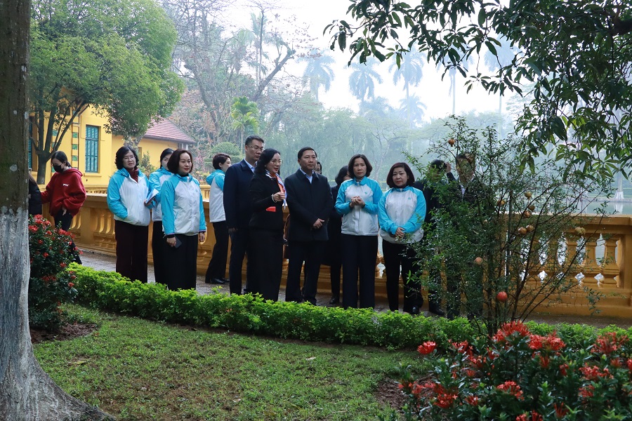 Hội LHPN Hà Nội hưởng ứng Tết trồng cây “Phụ nữ vun trồng tương lai” Xuân Giáp Thìn năm 2024 - ảnh 7