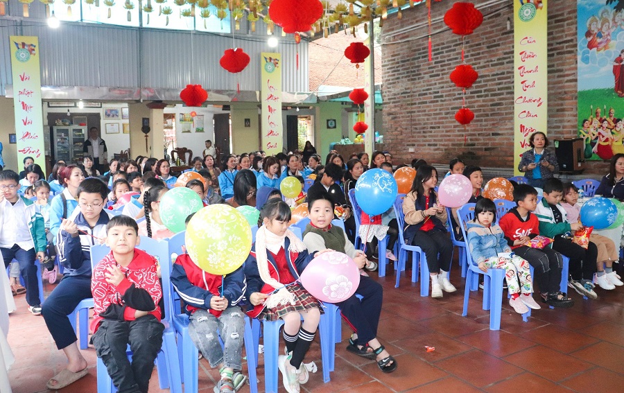 Ấm áp chương trình “Mẹ đỡ đầu - Xuân gắn kết“ - ảnh 6