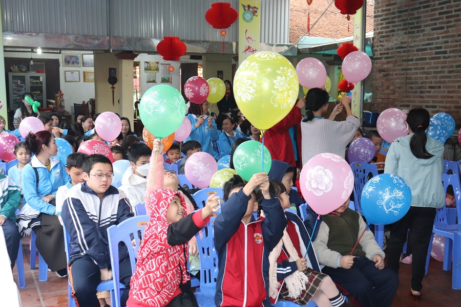 Ấm áp chương trình “Mẹ đỡ đầu - Xuân gắn kết“ - ảnh 4