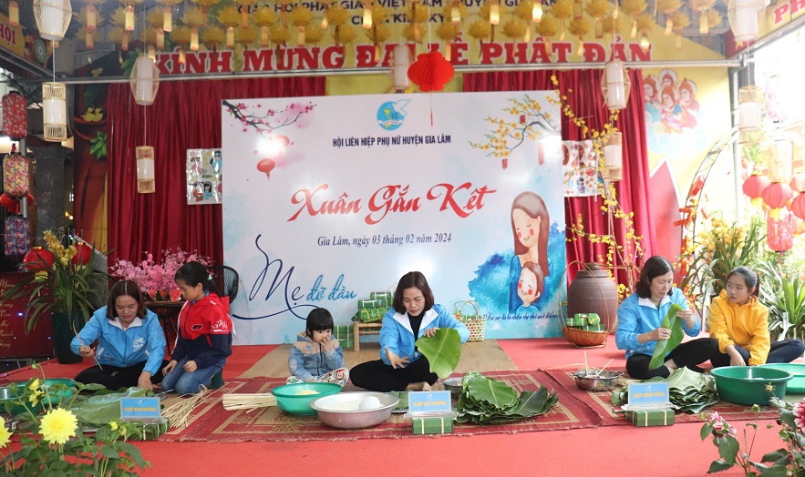 Ấm áp chương trình “Mẹ đỡ đầu - Xuân gắn kết“ - ảnh 3