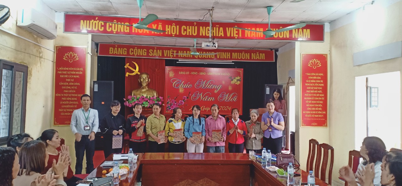 Các cấp Hội Phụ nữ huyện Đông Anh tổ chức nhiều hoạt động ý nghĩa chào đón năm mới - ảnh 2