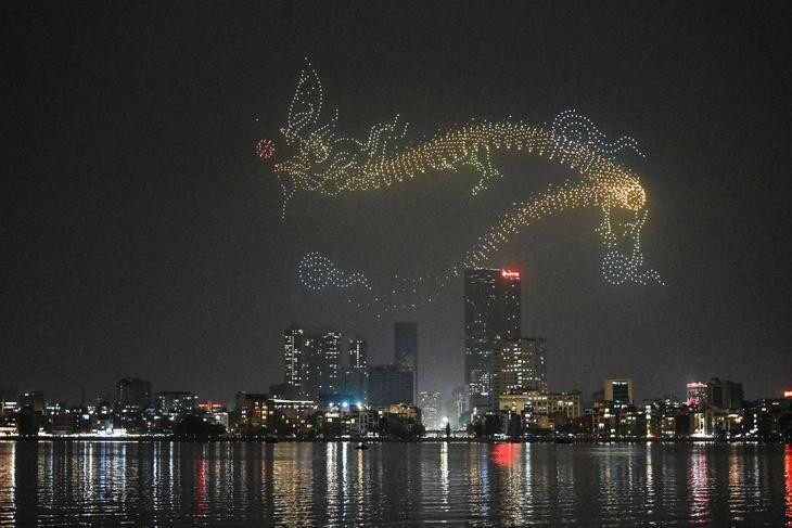 Pháo hoa rực rỡ đón chào năm mới 2024 - ảnh 3