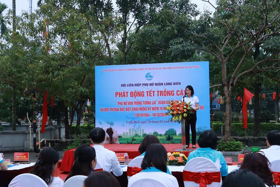 Các cấp Hội Phụ nữ quận Long Biên phấn đấu trồng gần 800 cây xanh, cây hoa và cây ăn trái - ảnh 3