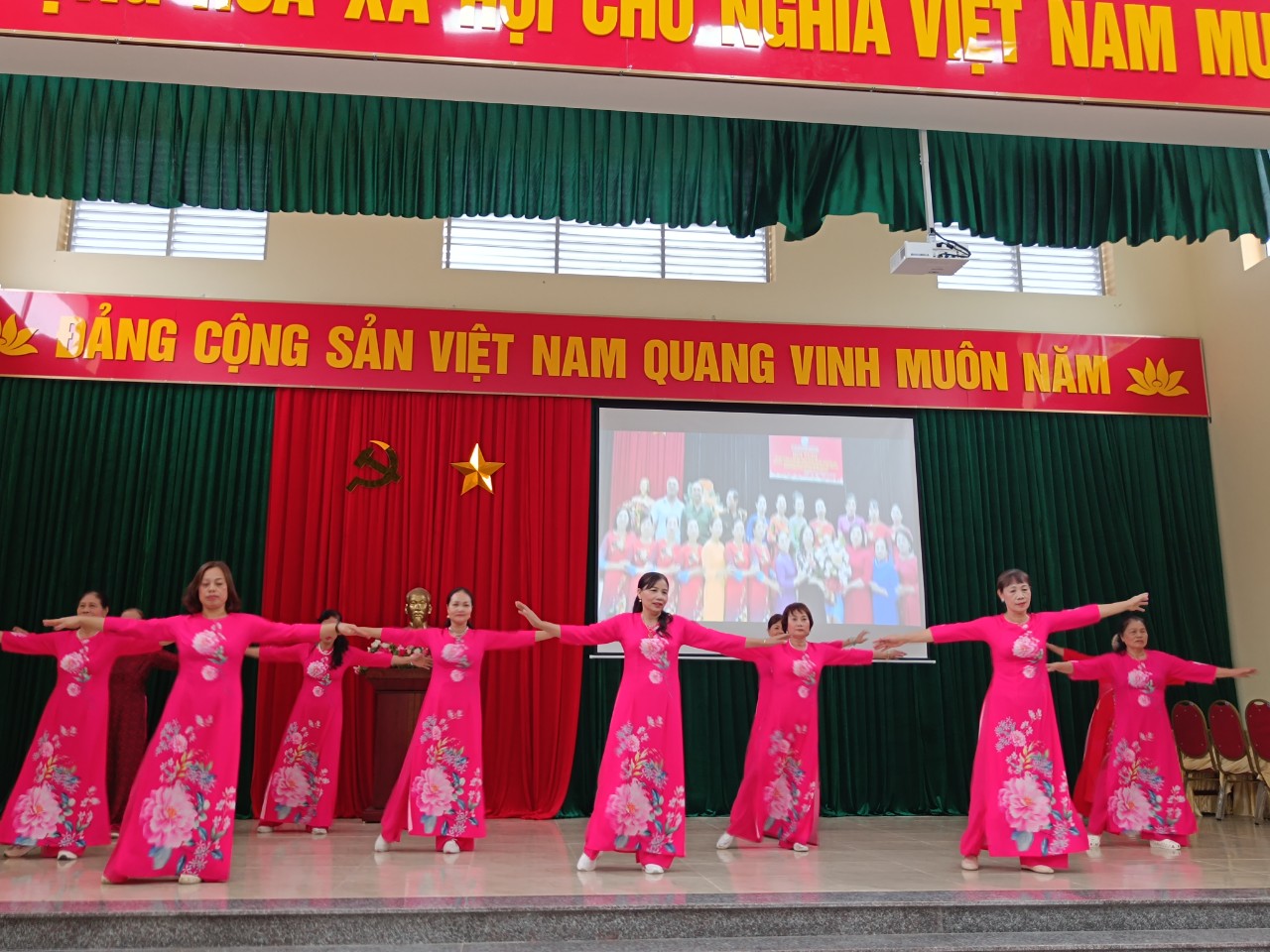 Các cấp Hội Phụ nữ huyện Thanh Trì phấn đấu trồng 250 cây xanh, cây ăn trái - ảnh 10