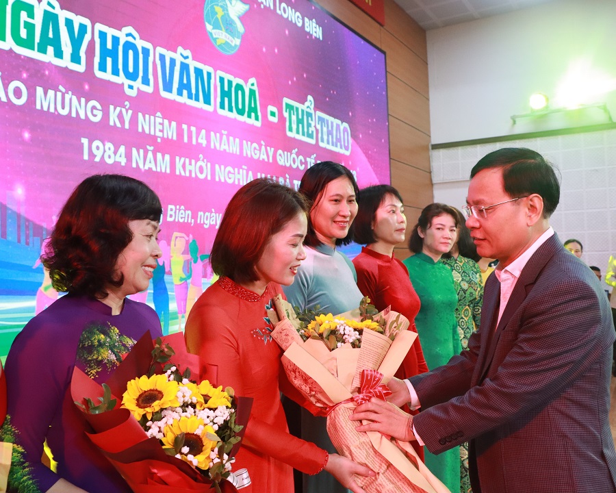 Quận Long Biên: “Cán bộ, hội viên phụ nữ chúng tôi rất vui, phấn khởi đến với ngày hội!“ - ảnh 3