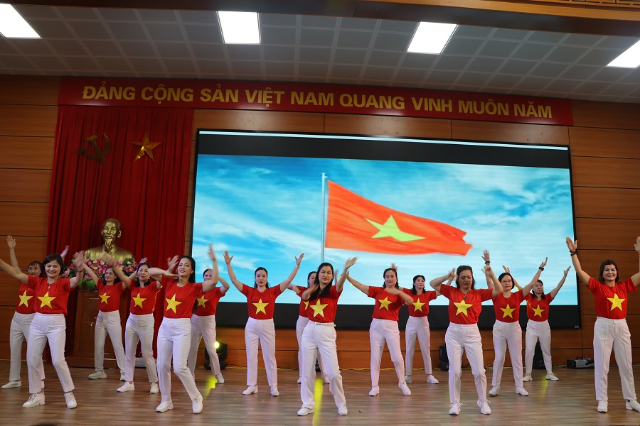Quận Long Biên: “Cán bộ, hội viên phụ nữ chúng tôi rất vui, phấn khởi đến với ngày hội!“ - ảnh 15