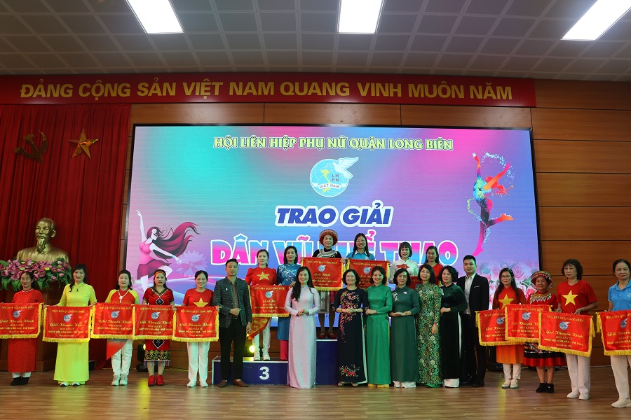 Quận Long Biên: “Cán bộ, hội viên phụ nữ chúng tôi rất vui, phấn khởi đến với ngày hội!“ - ảnh 18
