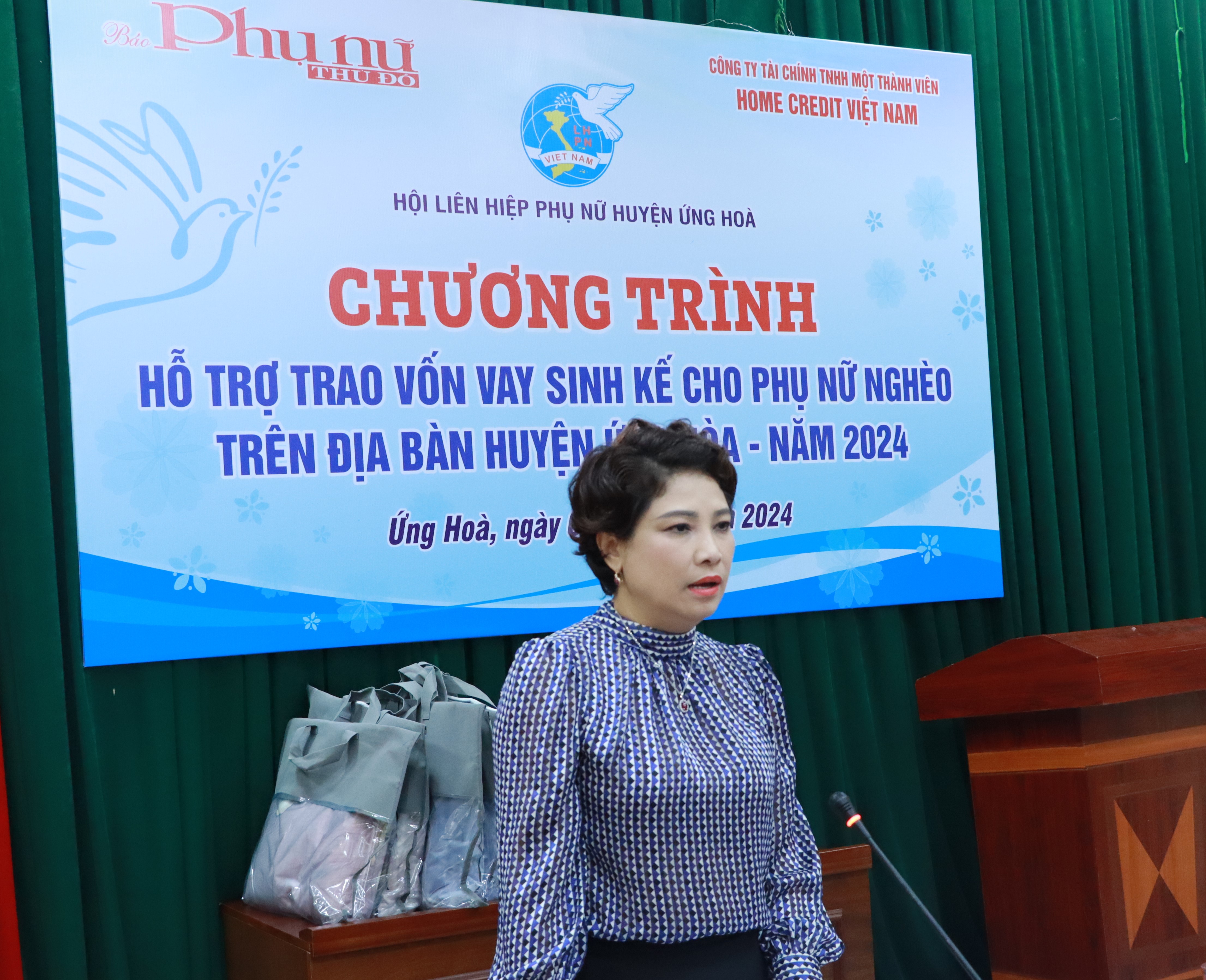 Trao vốn vay không lãi giúp phụ nữ khó khăn tại huyện Ứng Hòa - ảnh 2
