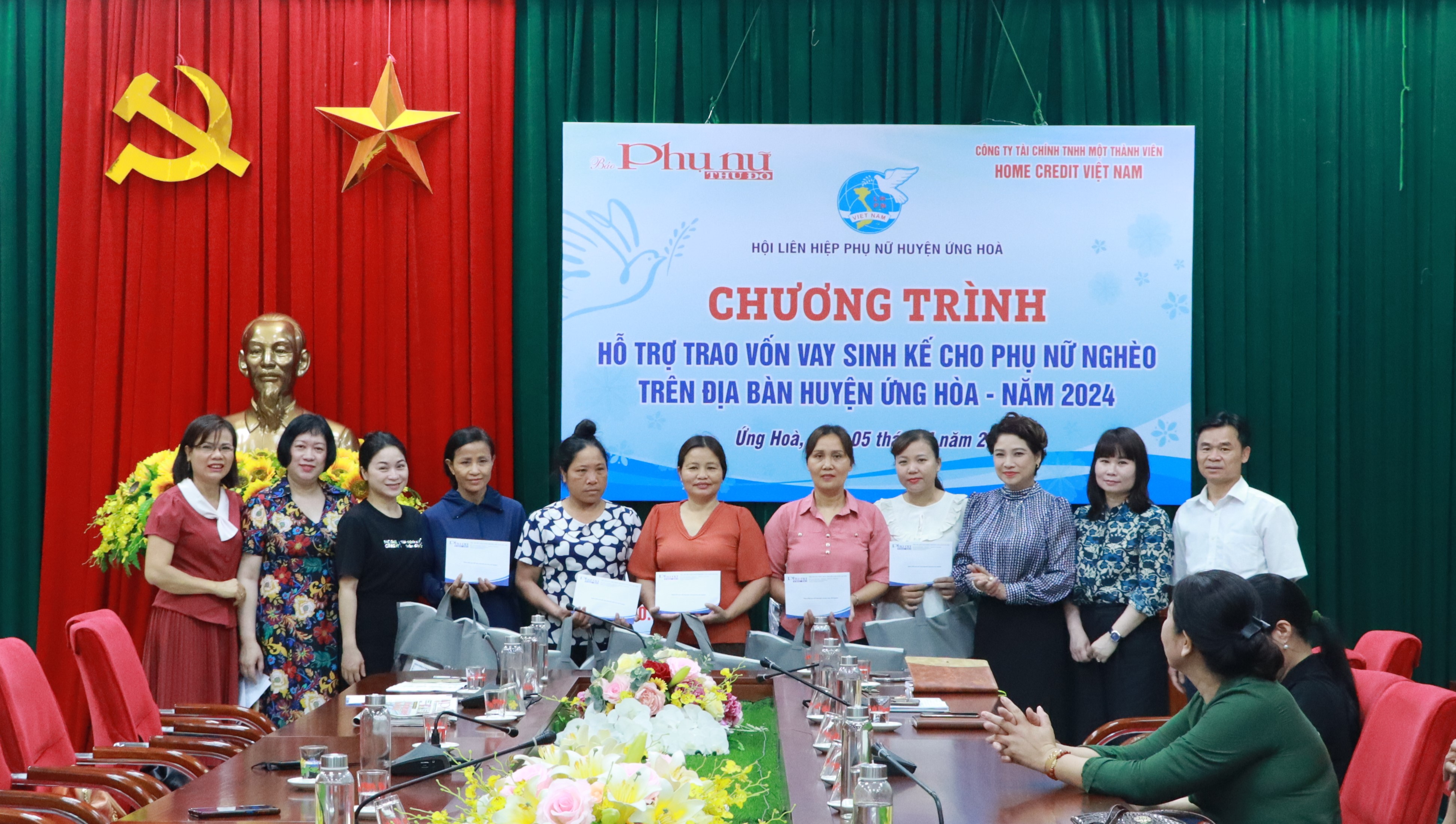 Trao vốn vay không lãi giúp phụ nữ khó khăn tại huyện Ứng Hòa - ảnh 6