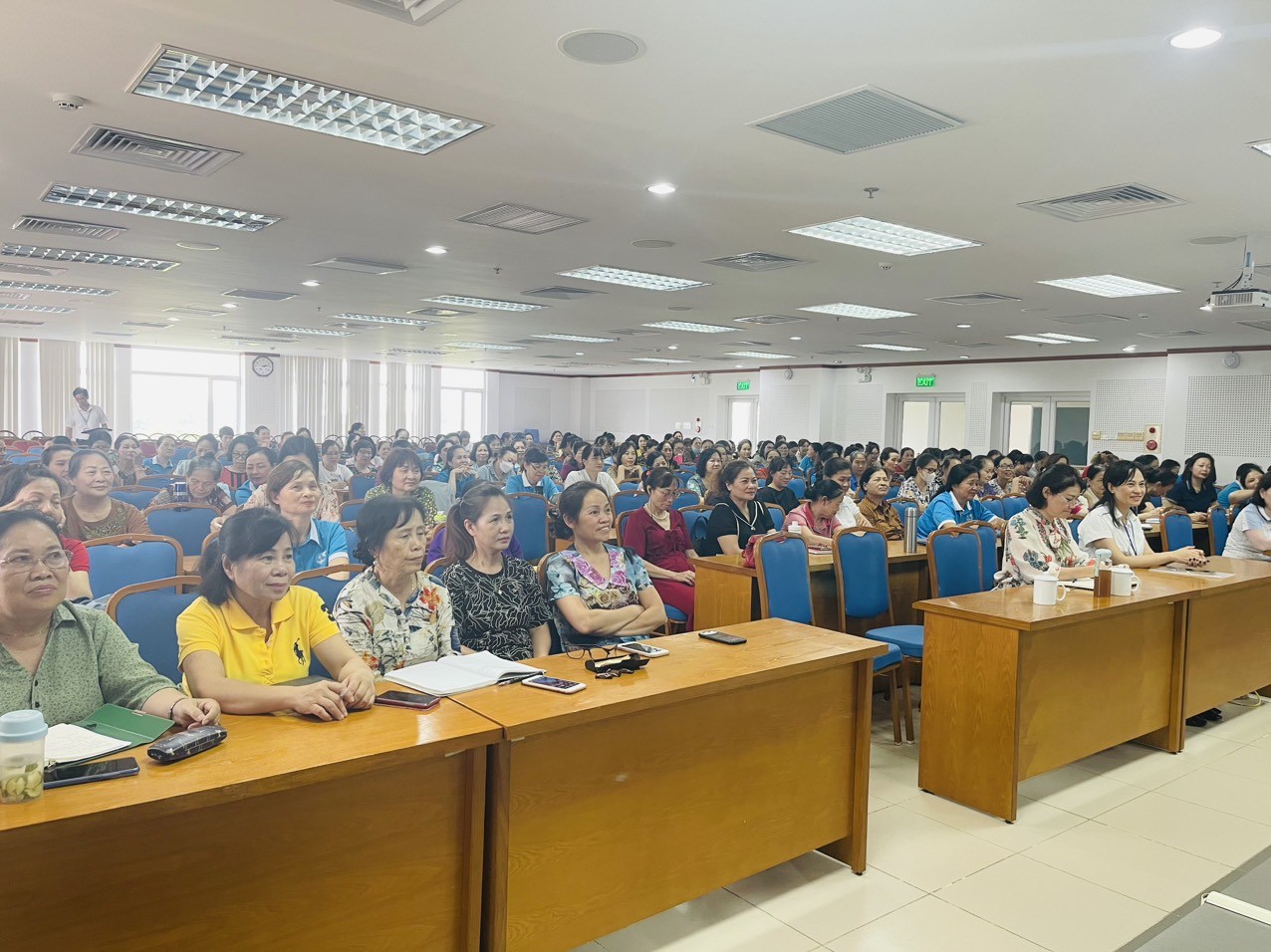 Hội LHPN quận Long Biên tập huấn nghiệp vụ cho gần 300 cán bộ Hội - ảnh 2