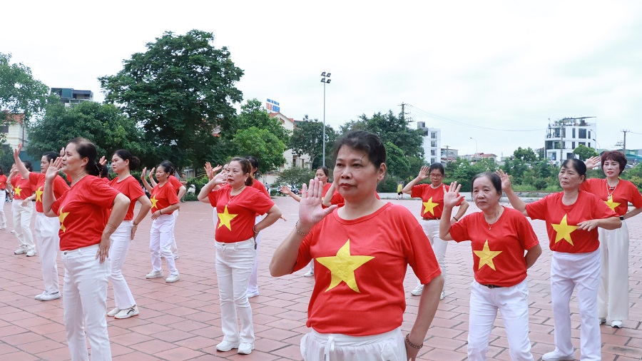 Biểu dương, tôn vinh 50 phụ nữ cao tuổi tiêu biểu trong phong trào thi đua yêu nước - ảnh 1