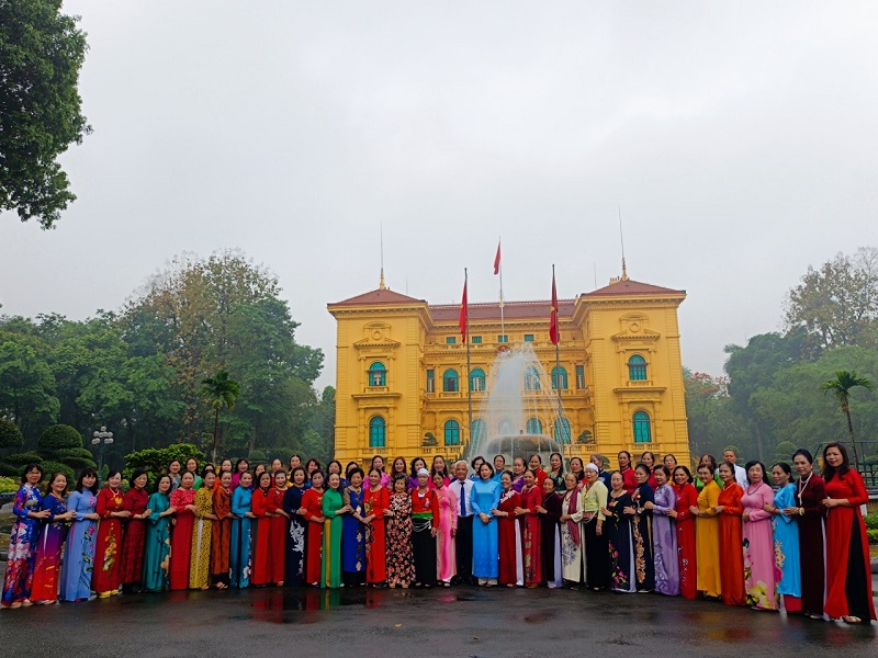 Biểu dương, tôn vinh 50 phụ nữ cao tuổi tiêu biểu của Thủ đô trong phong trào thi đua yêu nước - ảnh 11