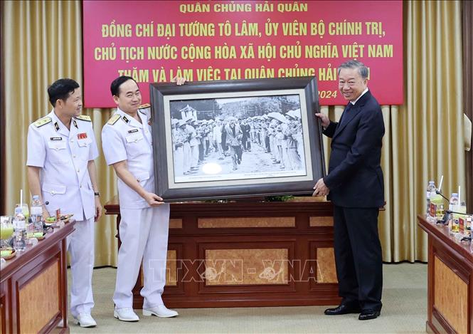 Chủ tịch nước Tô Lâm thăm và làm việc tại Quân chủng Hải quân - ảnh 2