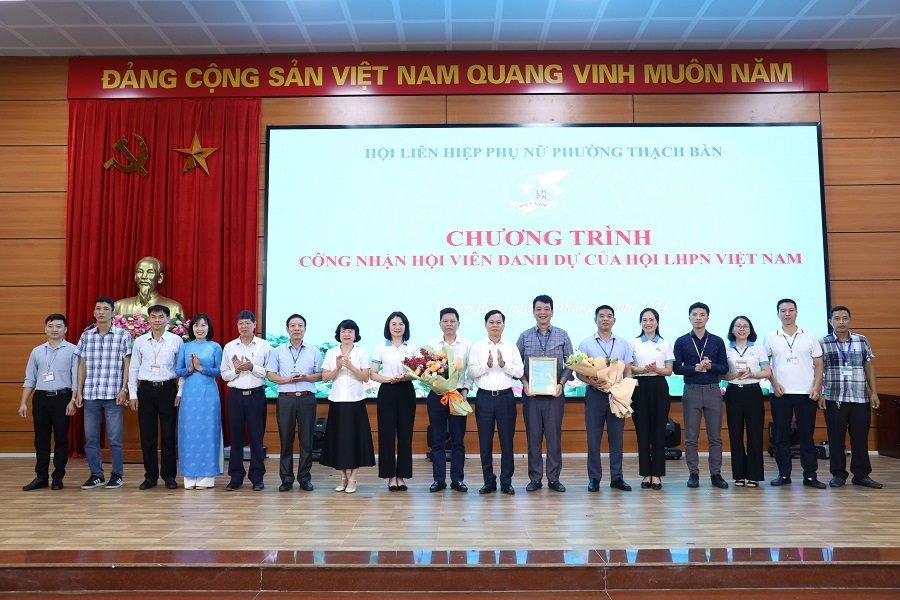 Quận Long Biên: Công nhận hội viên danh dự của Hội LHPN Việt Nam - ảnh 1