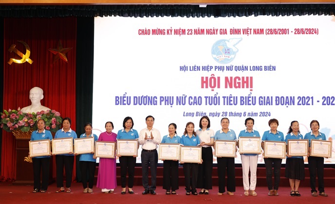 Long Biên: Hỗ trợ trẻ em mồ côi vượt khó vươn lên trong học tập và cuộc sống - ảnh 4