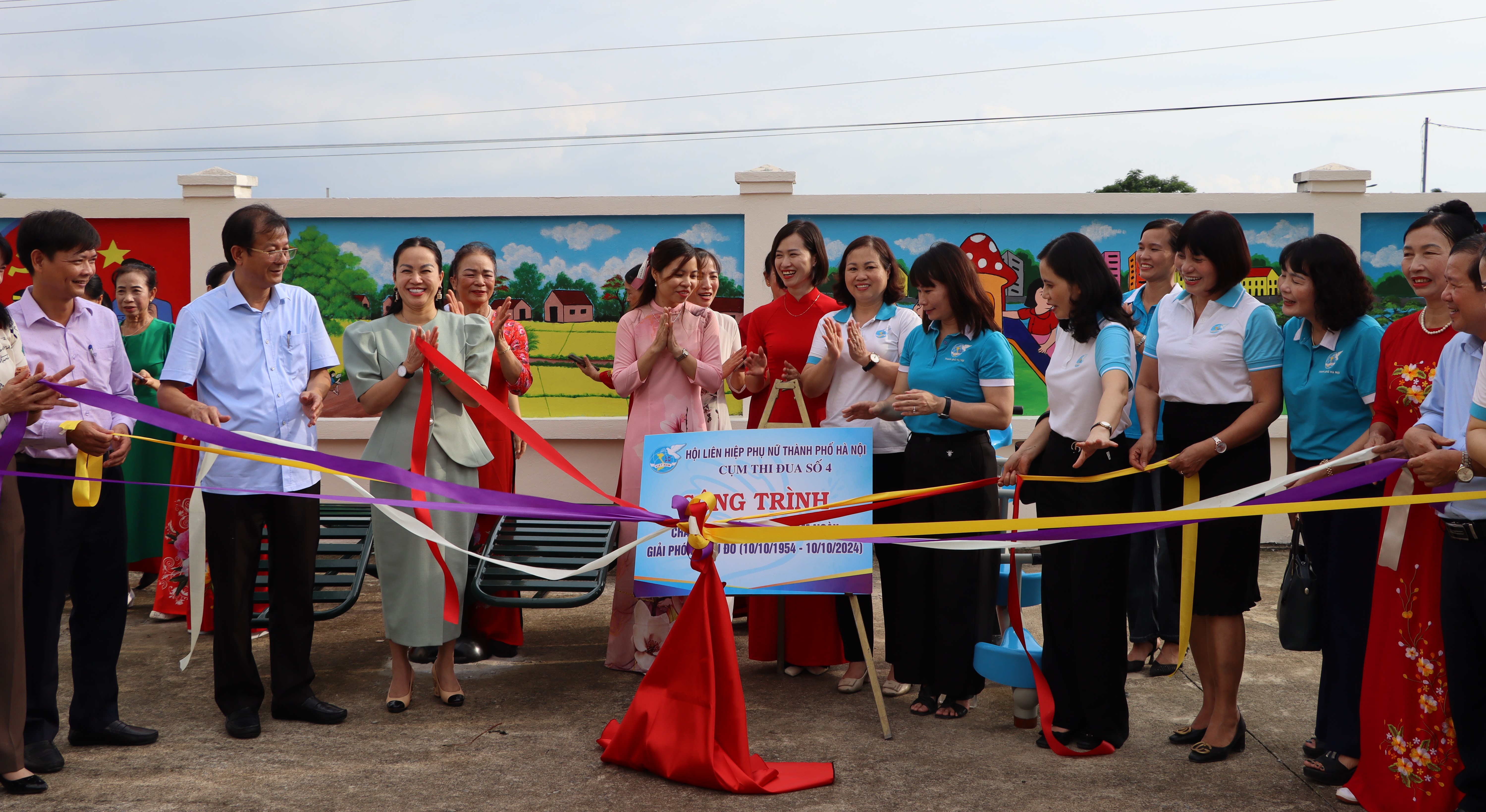 Bàn giao sân chơi cộng đồng chào mừng 70 Giải phóng Thủ đô - ảnh 5