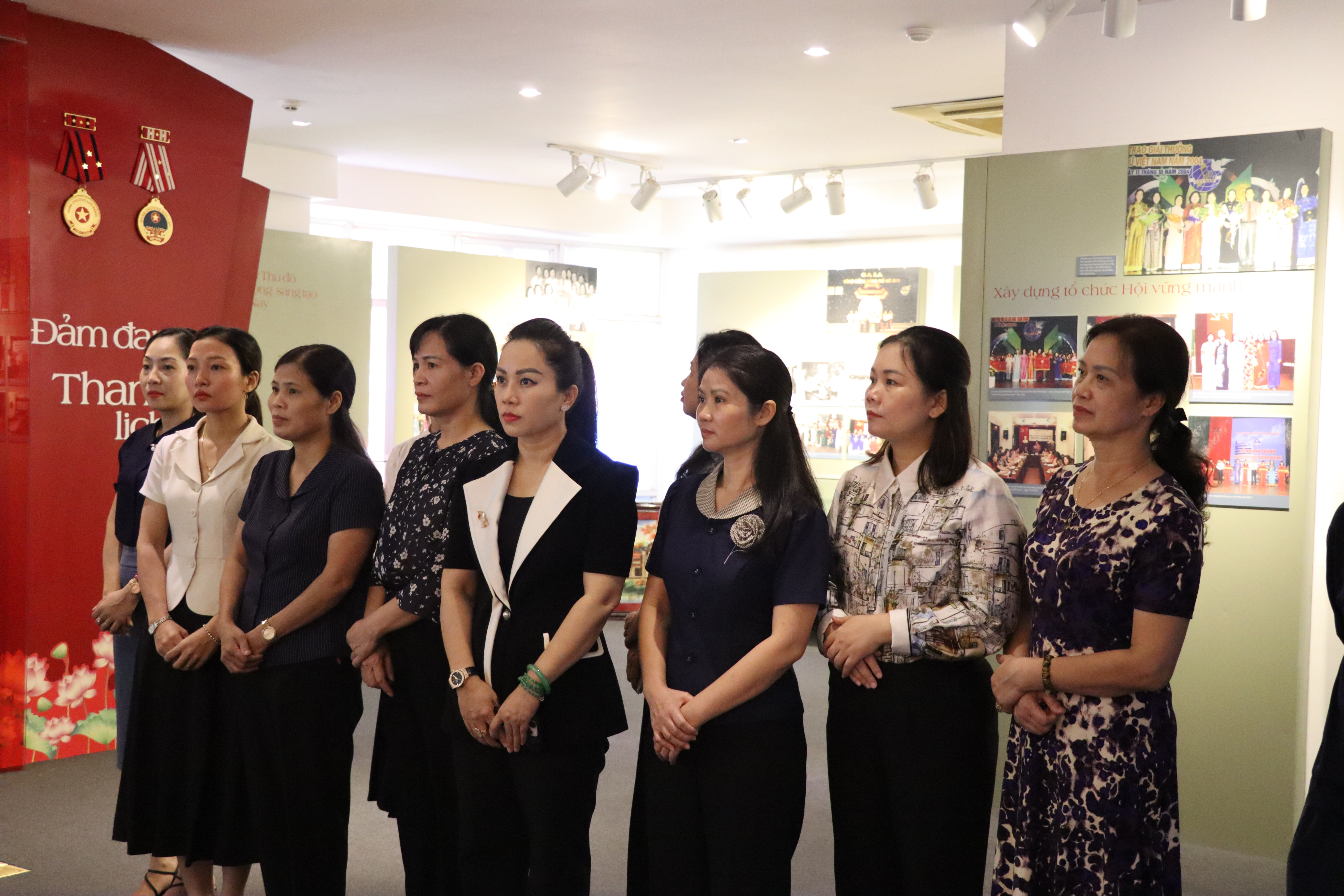Cán bộ, hội viên phụ nữ Thủ đô thành kính tưởng niệm Tổng Bí thư Nguyễn Phú Trọng - ảnh 11