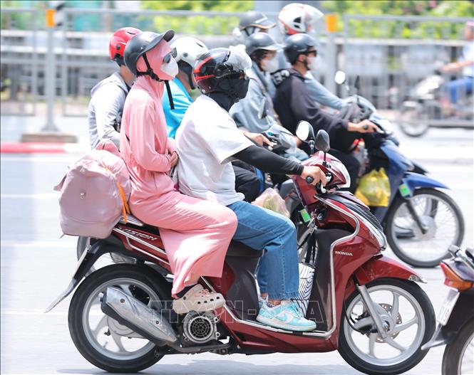 Người dân 'tay xách, nách mang' trở lại sau kỳ nghỉ lễ, các cửa ngõ Thủ đô đang dần ùn tắc - ảnh 4