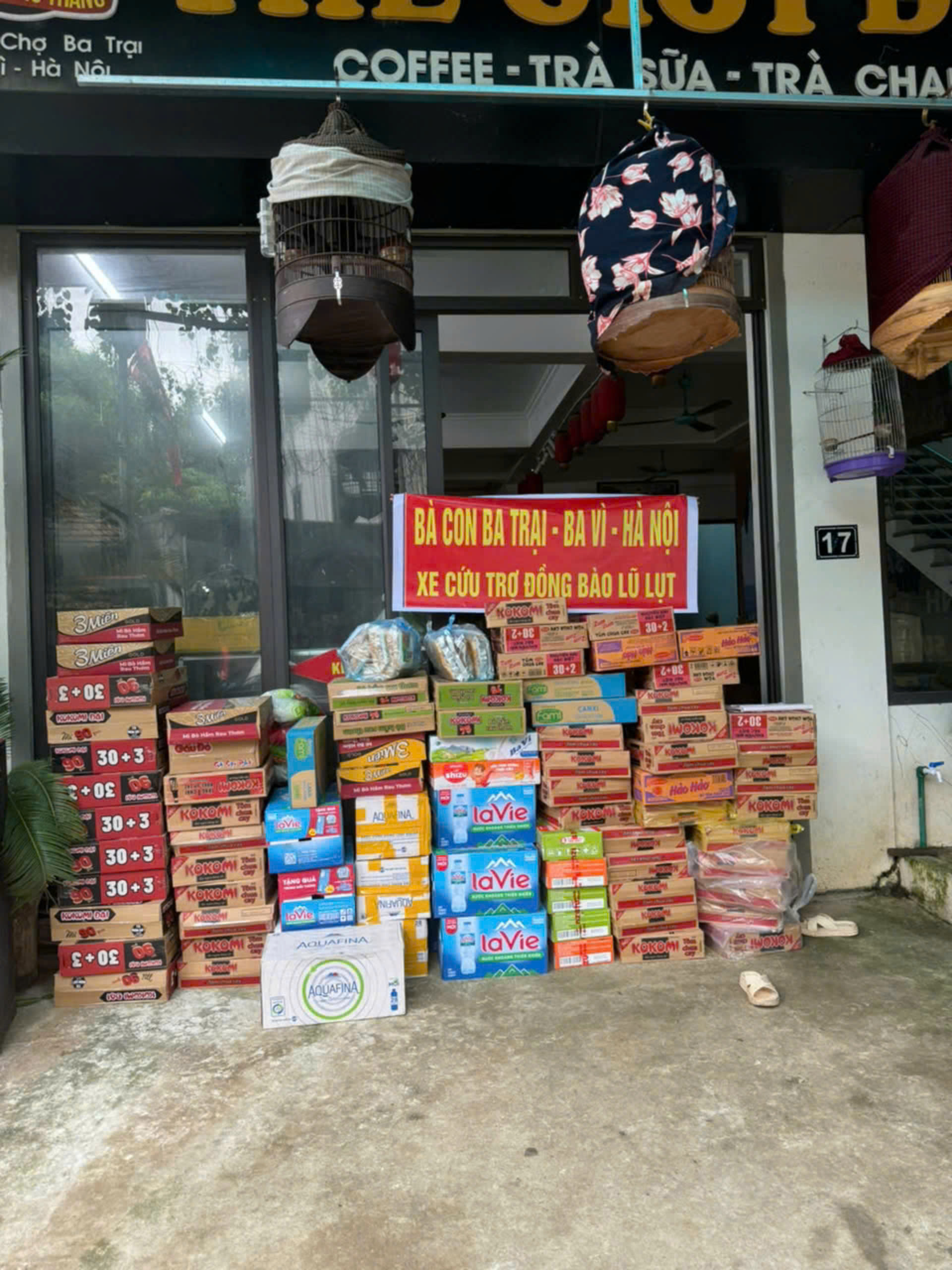 Hội LHPN huyện Ba Vì hỗ trợ người dân di chuyển gia súc, gia cầm tránh lũ - ảnh 6