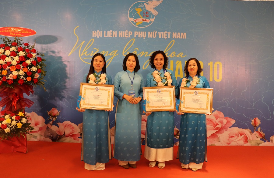 Hội LHPN Việt Nam trao giải thưởng Nguyễn Thị Định lần thứ Nhất cho 30 cán bộ Hội - ảnh 6