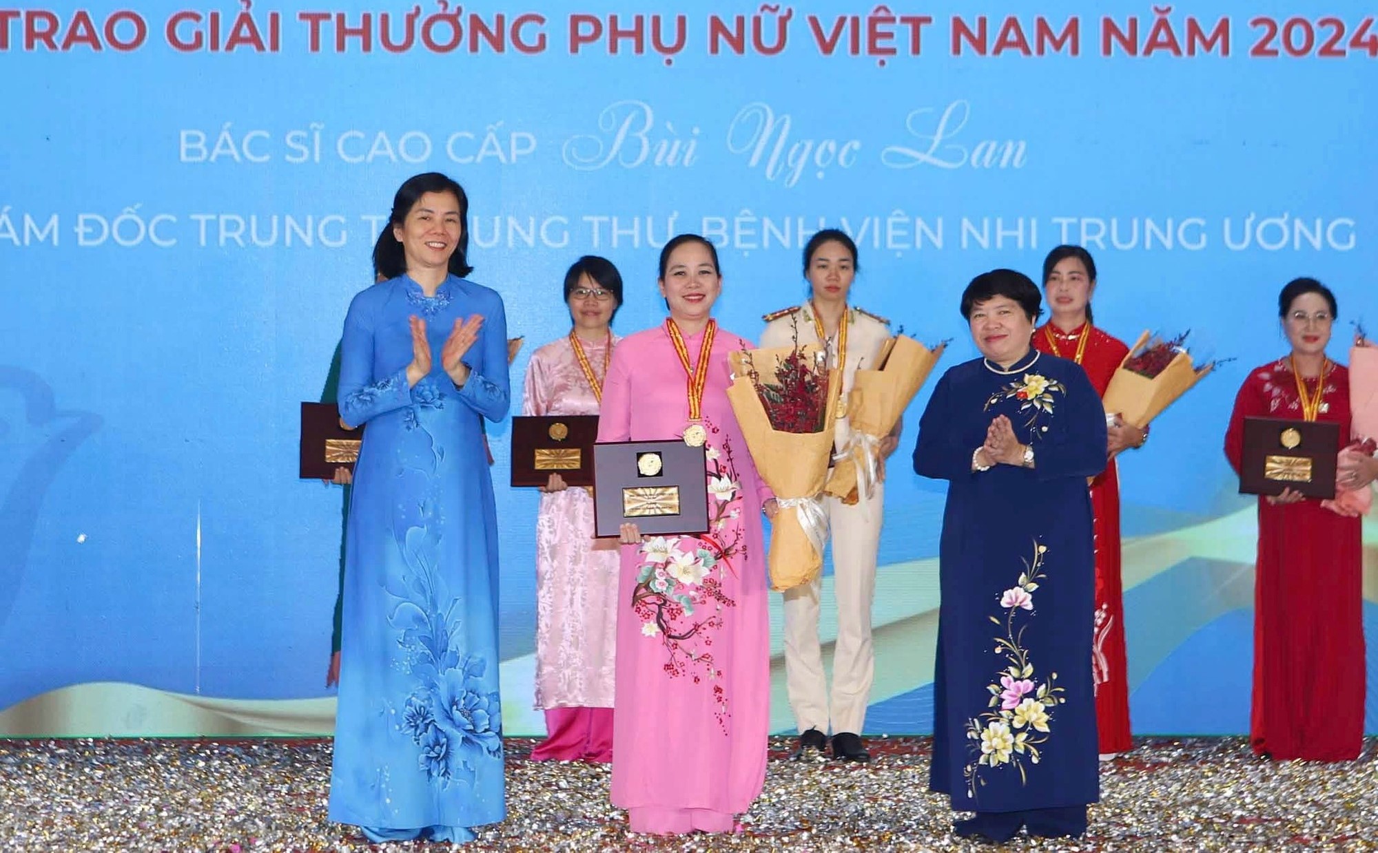 Giải thưởng Phụ nữ Việt Nam được trao cho 4 tập thể và 11 cá nhân có thành tích xuất sắc - ảnh 3