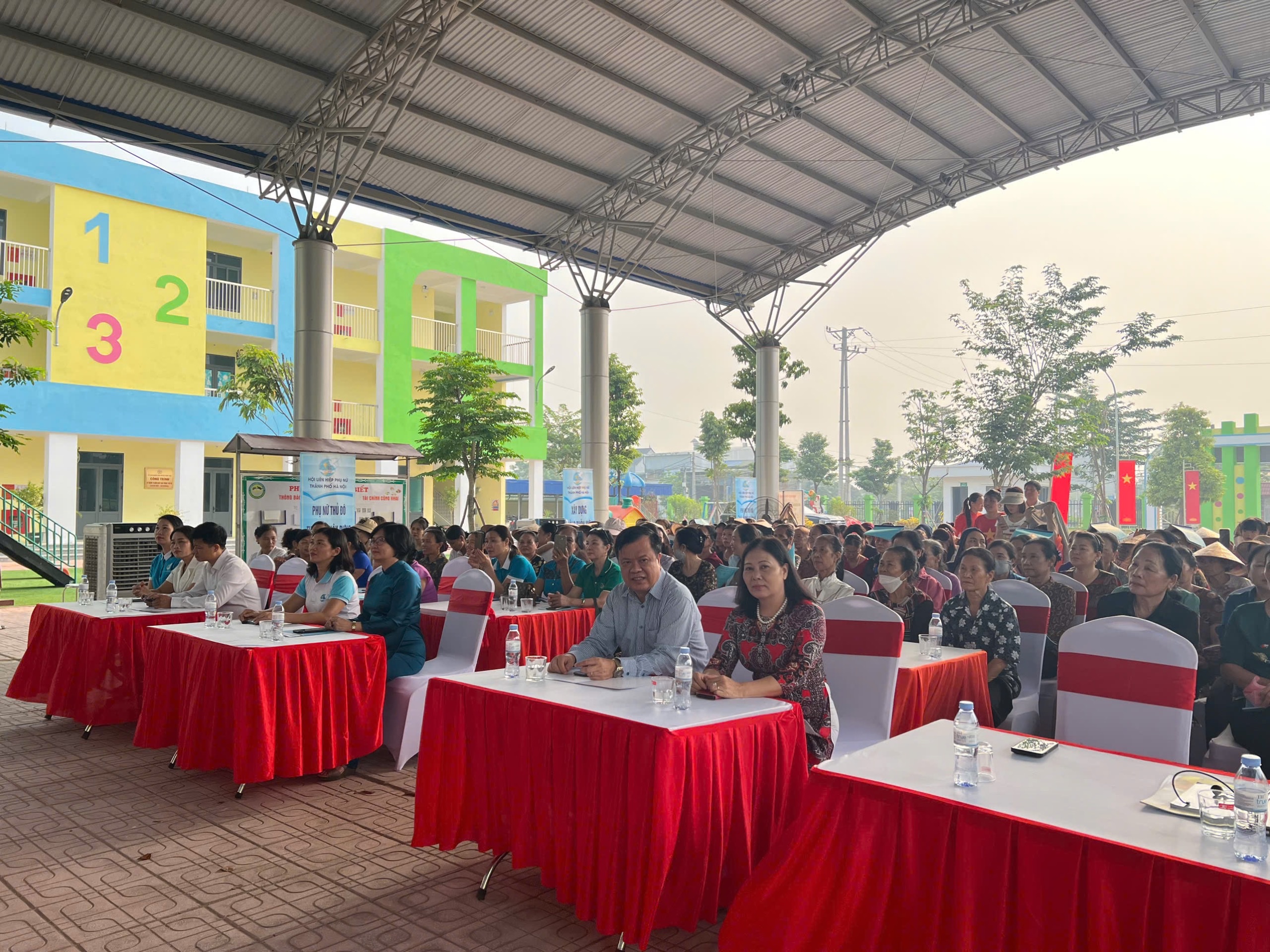 Phụ nữ tích cực tham gia xây dựng nông thôn mới - ảnh 1