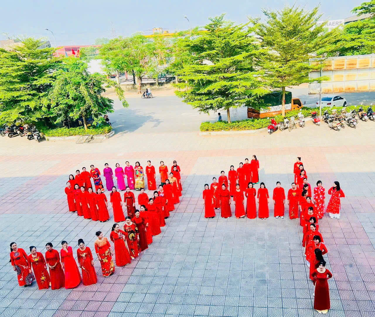 Huyện Gia Lâm: Phụ nữ tại địa bàn 22 xã, thị trấn tham gia đồng diễn dân vũ với áo dài - ảnh 6