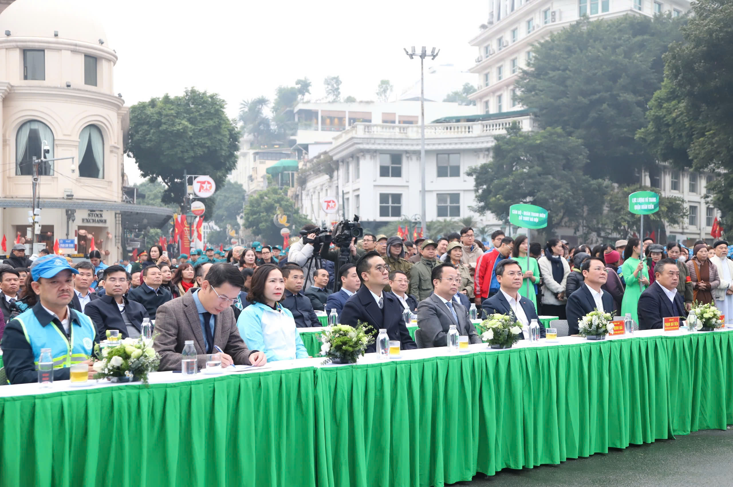 Hà Nội phát động phong trào thi đua “Sáng - xanh - sạch - đẹp”, xây dựng Thành phố đáng sống - ảnh 3