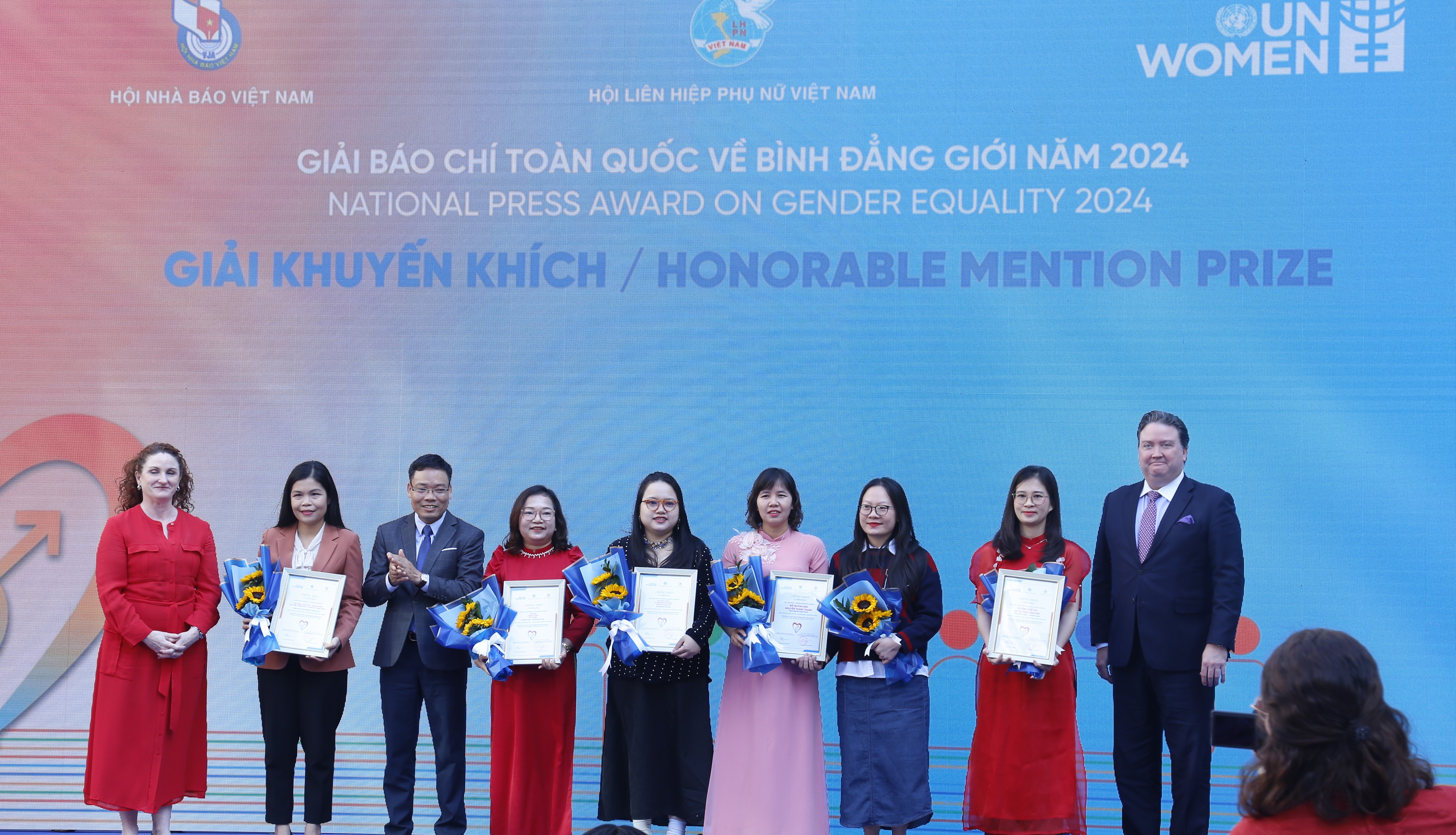 Báo Phụ nữ Thủ đô nhận giải Báo chí toàn quốc về bình đẳng giới tổ chức lần đầu tiên tại Việt Nam - ảnh 4