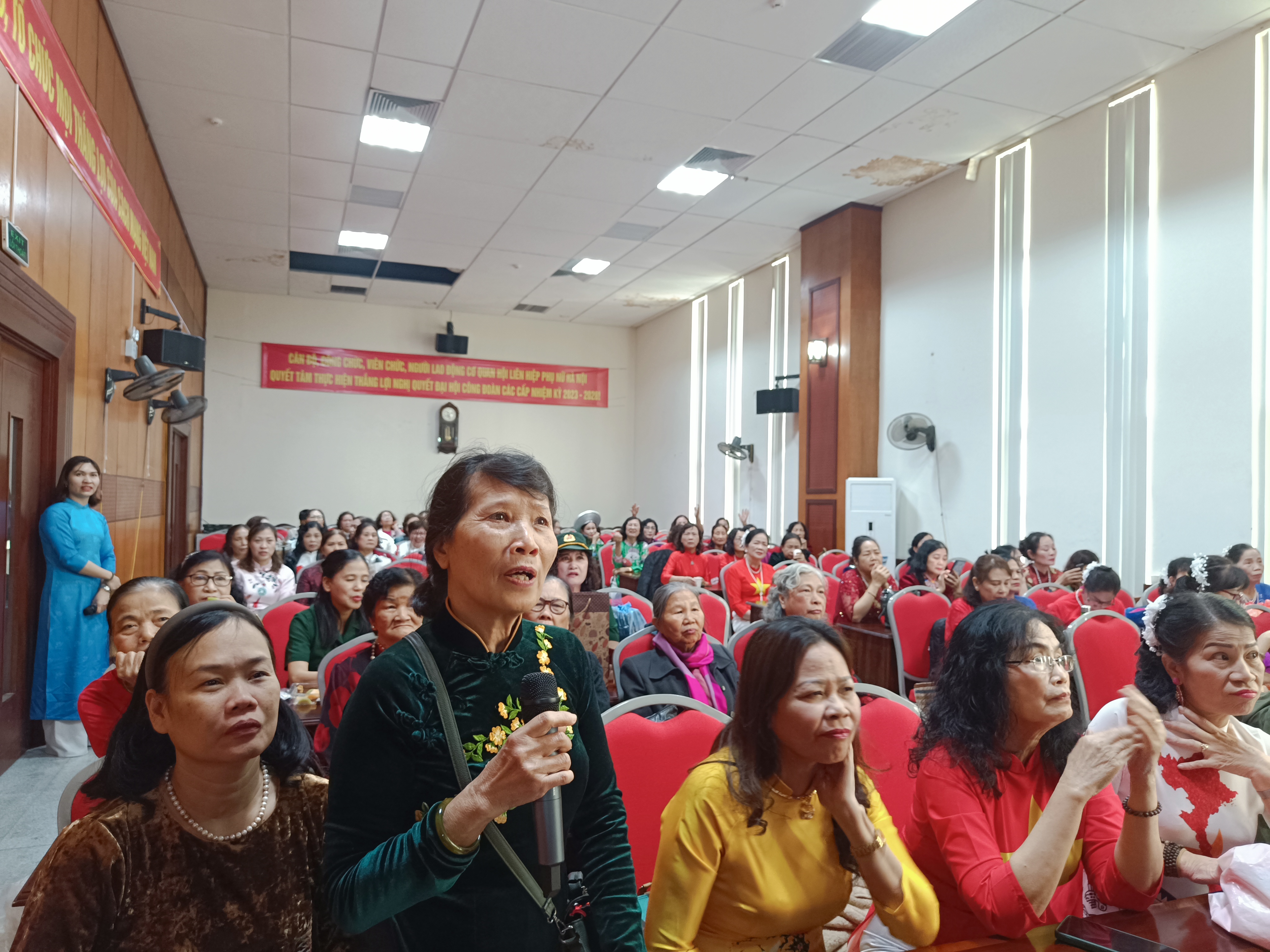 CLB Phụ nữ Thủ đô đổi mới nội dung hoạt động, phát huy truyền thống tốt đẹp của phụ nữ Việt Nam - ảnh 12